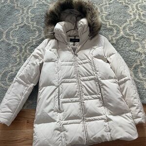 Jones New York Off-White Puffer Jacket with Faux Fur Trim